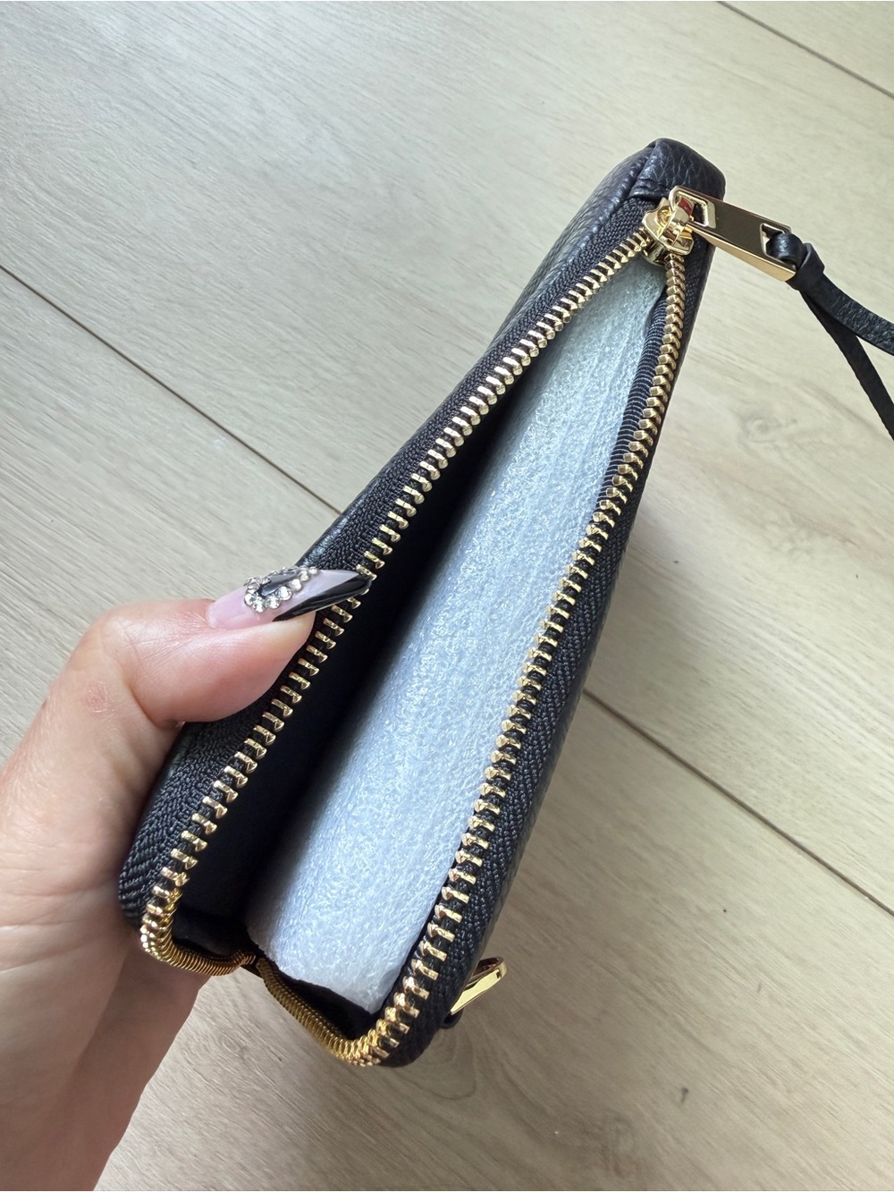 Brand New Bandolier Black Pebbled Leather Expanded Pouch - Picture 3 of 3